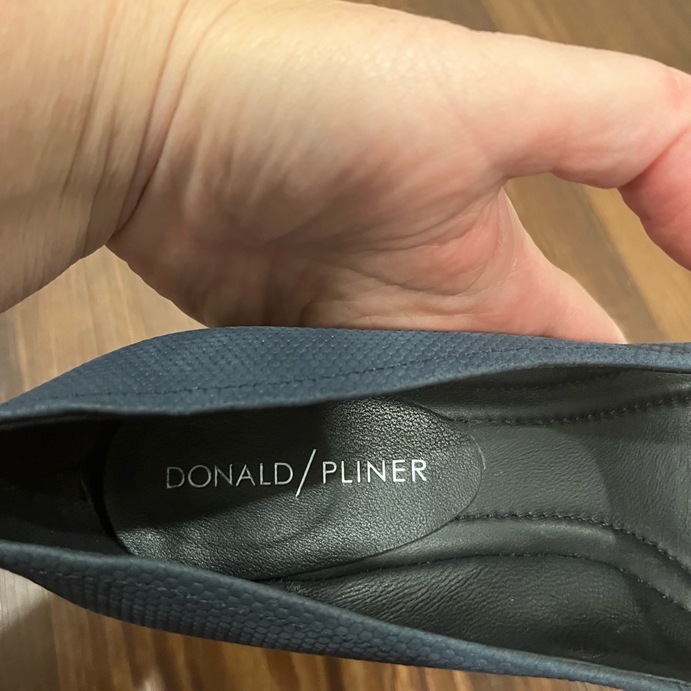 Donald J Pliner Corin Block Heel Pump Size 6M - Picture 8 of 11